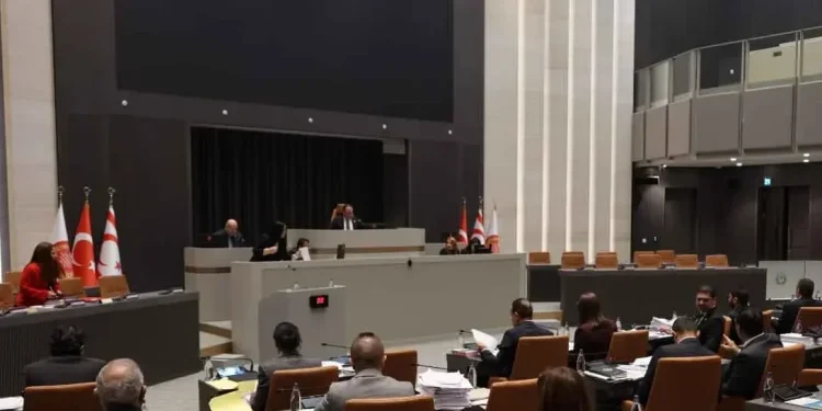 Cumhuriyet Meclisi Genel Kurulu, Mahkemeler ve Ceza (Değişiklik) yasa tasarılarını oy birliğiyle kabul etti