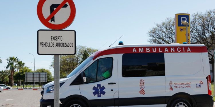 İspanya hantavirüs vakalı gemideki yolcuları karantina altında tahliye edecek