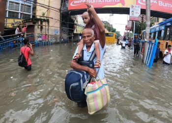 Hindistan’da şiddetli yağış ve fırtına nedeniyle 27 kişi hayatını kaybetti