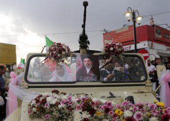 Tahran’da askeri araçlar düğün arabasına dönüştürüldü