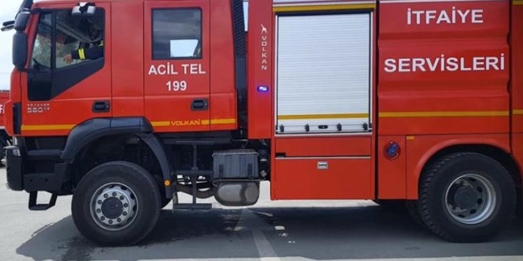 Bir günde 4 yangın: Arpa tarlaları, çöplük alanı ve balya makinesi zarar gördü