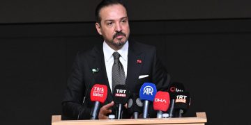Kürşad Zorlu: Türk dili 86 milyon yurttaşımızın birliğini temsil eden yegane çimentomuzdur