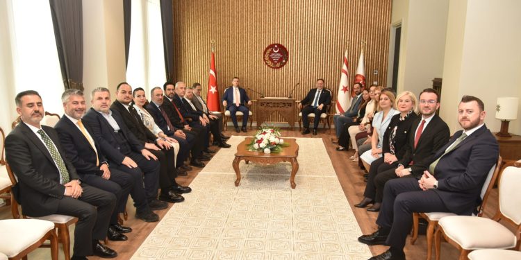 Öztürkler, DEİK Türkiye-KKTC İş Konseyi Başkanı ve beraberindeki heyeti kabul etti