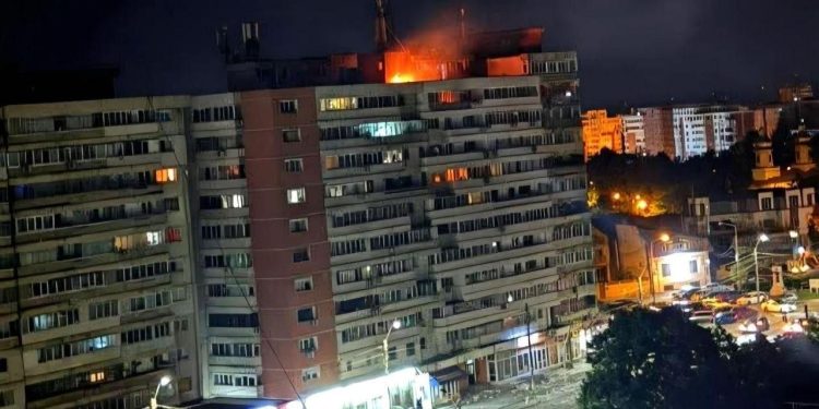Romanya’da bir apartmana Rus İHA’sı düşmesi sonucu 2 kişi yaralandı