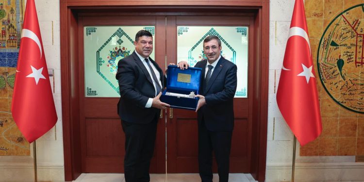 DAÜ Rektörü Kılıç, Türkiye Cumhurbaşkanı Yardımcısı Yılmaz’ı ziyaret etti