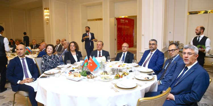 Dünya Türk İş Konseyi, iş insanları ve devlet yetkililerini Bakü’de buluşturdu
