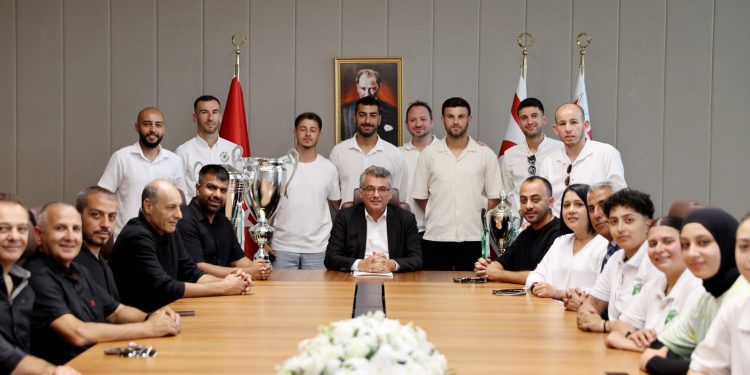 Cumhurbaşkanı Tufan Erhürman, Gençlik Gücü Türk Spor Kulübü’nü kabul etti