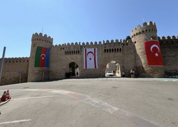 Aktunç: Üç bayrağın Azerbaycan’da yan yana dalgalanmasının değeri paha biçilemez