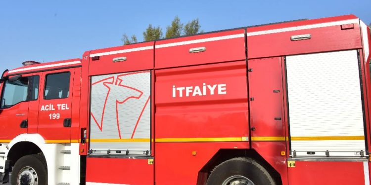 Zeytinlik’te araç, Bostancı-Taşpınar bölgesinde arazi yangını