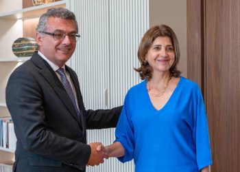Erhürman ile Holguín’in görüşmesi başladı
