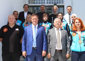 Arıklı: Uluslararası başarı kazanan sporcularımız ülkemizin pırlantalarıdır