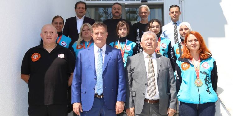 Arıklı: Uluslararası başarı kazanan sporcularımız ülkemizin pırlantalarıdır