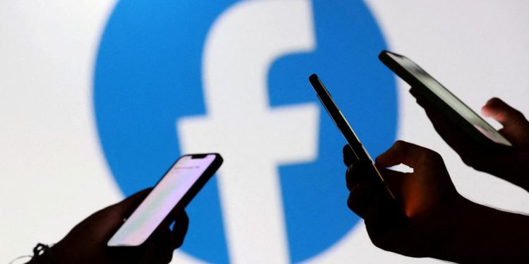 Facebook ve Messenger dünya genelinde çöktü