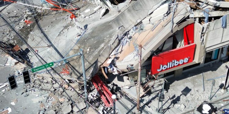 Filipinler’in Mindanao bölgesinde 7,8 büyüklüğünde deprem