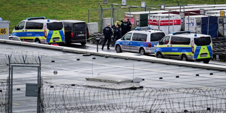 Hamburg Havalimanı’nda uçuşlar yeniden başladı
