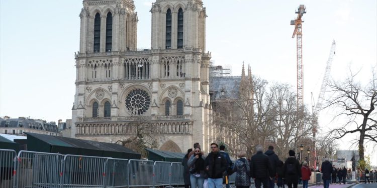 Notre Dame’ın altında kazı yapan arkeologlar 2 bin yıllık tarihe ulaştı
