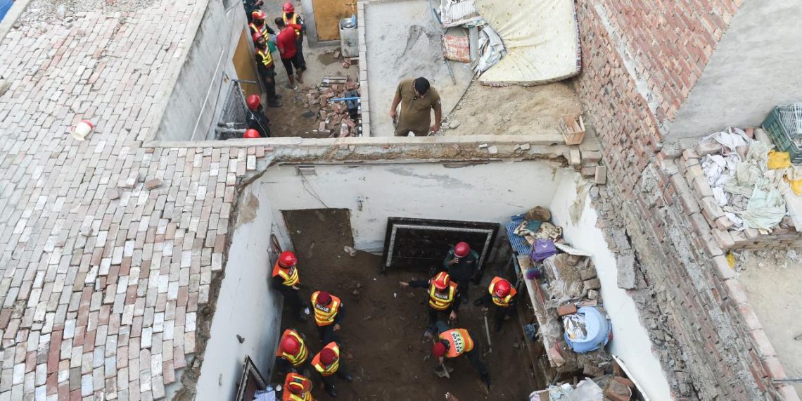 Pakistan’da etüt merkezinin çatısı çöktü: 14 öğrenci hayatını kaybetti