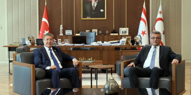 Cumhurbaşkanı Tufan Erhürman, Başbakan Ünal Üstel’i kabul ederek görüştü