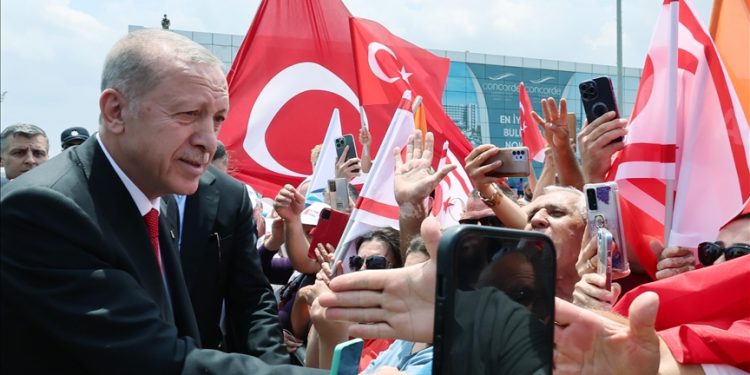 Erdoğan :(KKTC’ye ziyaret) 20 Temmuz zaten bizim orası için her zaman yaptığımız bir ziyaret. Yine aynen devam