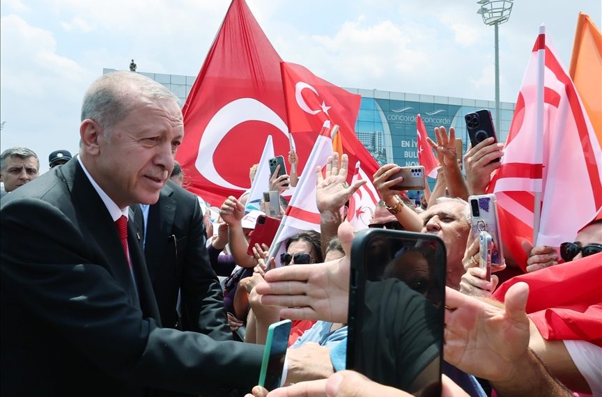 Erdoğan :(KKTC’ye ziyaret) 20 Temmuz zaten bizim orası için her zaman yaptığımız bir ziyaret. Yine aynen devam