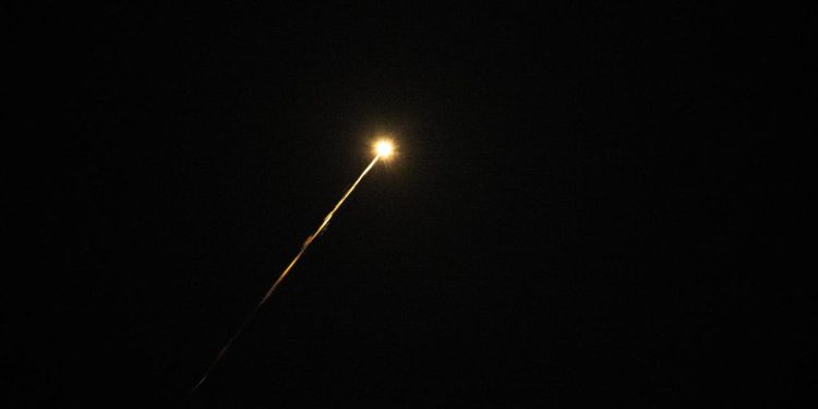 İran’dan bölgedeki ABD üslerine saldırı
