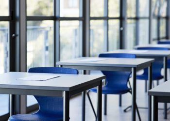 İngiltere’de okullarda sıcaklık alarmı: Sınıflarda eğitim durma noktasına geldi