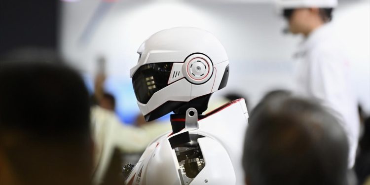 Japonya, 2040’a kadar iş gücünde yapay zeka destekli 10 milyon robotu kullanmayı planlıyor