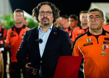 Venezuela’dan Türk arama kurtarma ekiplerine kahramanlık nişanı