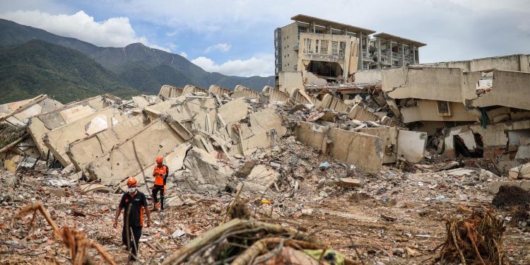 Venezuela’da depremden zarar görenlere cami sığınak oldu