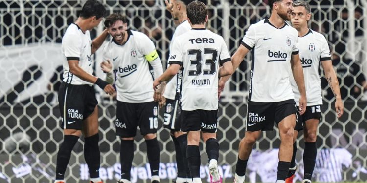 Beşiktaş tur kapısını araladı