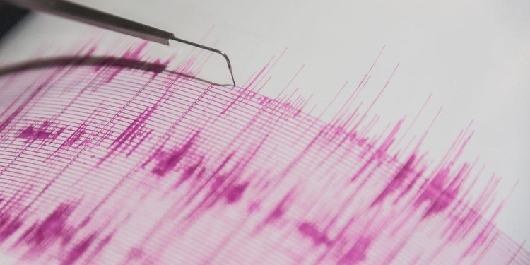 Endonezya’da 7,7 büyüklüğünde deprem