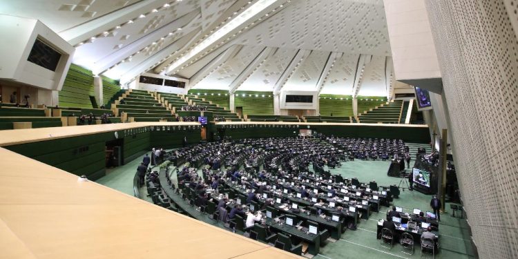İran Meclisi’nden Hürmüz Boğazı’na ilişkin yasa hazırlığı