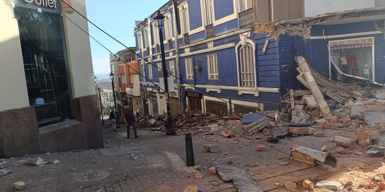 Kolombiya’da 7,4 büyüklüğünde deprem