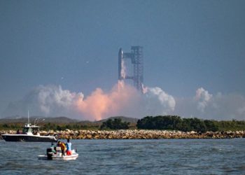 SpaceX roketi havada yakalama planını erteledi: Elon Musk birkaç ay sonrasını işaret etti