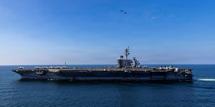 USS Lincoln, Orta Doğu’daki uzun süreli görevinden sonra ABD’ye dönüyor