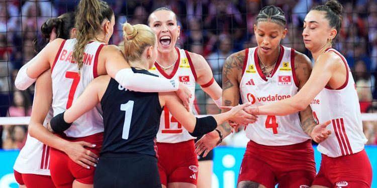 A Mili Voleybol Takımı final için Sırbistan karşısında