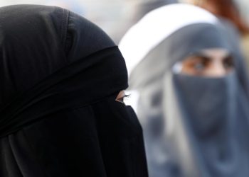 İspanya’nın Lleida kentindeki kamuya açık alanlarda burka ve nikap yasağı getirildi