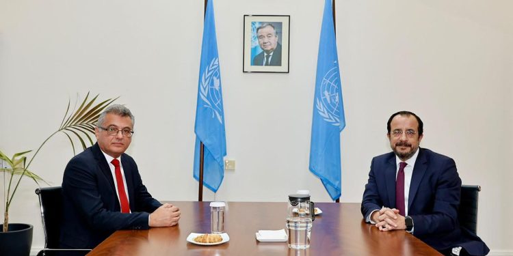 KKTC Cumhurbaşkanı Erhürman ile GKRY lideri Hristodulidis arasındaki görüşme ara bölgede başladı