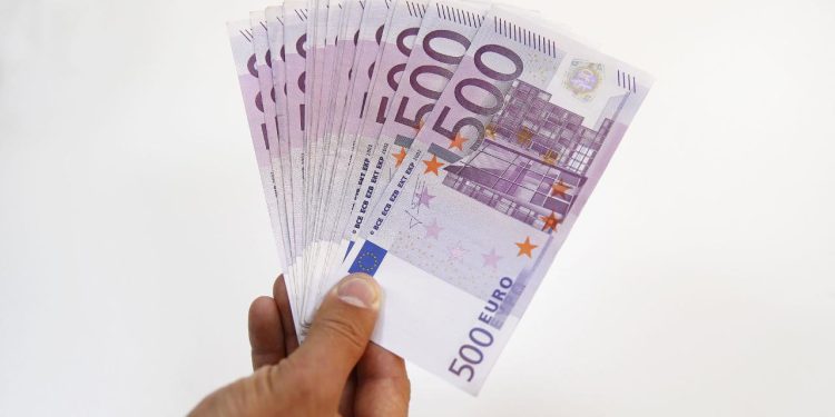 ECB: Yeni avro banknotları 2030’da tedavüle girecek