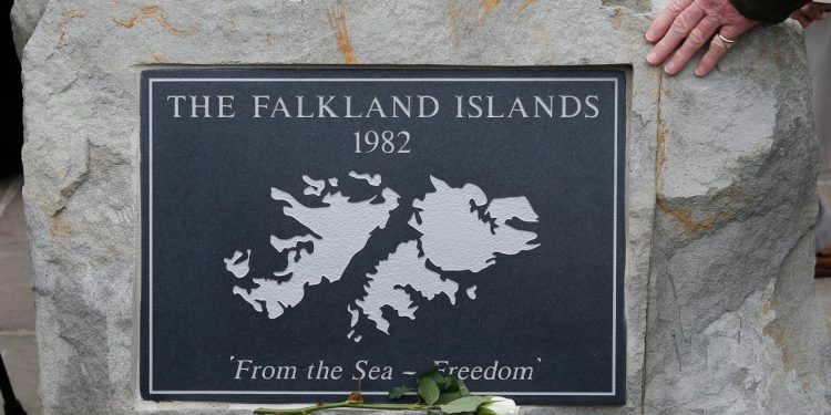 İngiltere Dışişleri Bakanı Miliband: Adalar (Falkland) İngiltere’nindir ve öyle kalacaktır