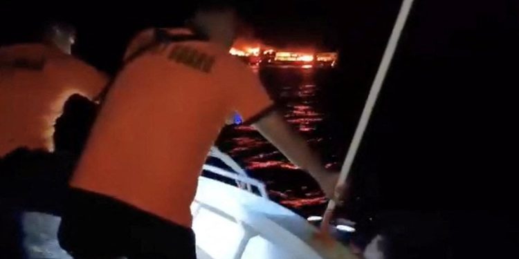 Filipinler’de yolcu feribotunda çıkan yangın sonucu 5 kişi öldü, 87 kişi kayboldu