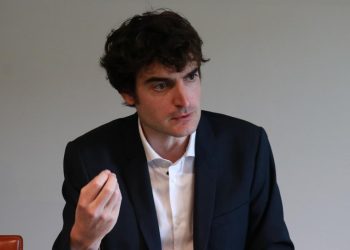 AP’li Hassan, Fransa İçişleri Bakanı’ndan şikayetçi oldu