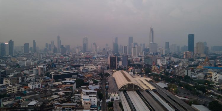Tayland’ın başkenti Bangkok’taki 50 bölgenin tamamı afet bölgesi ilan edildi