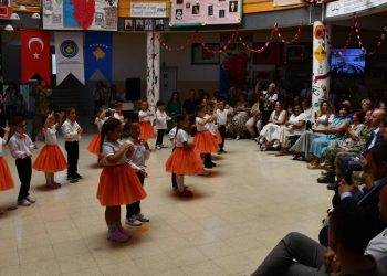 Türk askeri, Kosovalı çocuklar için oyun parkı kurdu