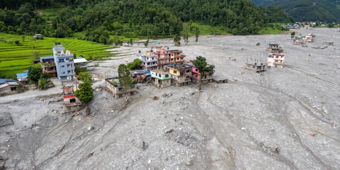 Nepal’deki selin ardından tünelde 9 gün mahsur kalan 2 işçi kurtarıldı