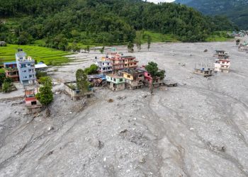 Nepal’deki selin ardından tünelde 9 gün mahsur kalan 2 işçi kurtarıldı