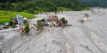 Nepal’deki selin ardından tünelde 9 gün mahsur kalan 2 işçi kurtarıldı