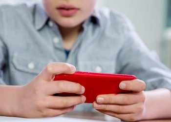 Polonya’da ilkokullarda telefon yasağı