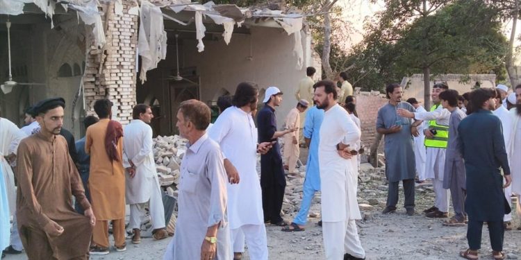 Pakistan’da saldırılarda en az 21 kişi öldü