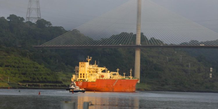 El Nino kuraklığı Panama Kanalı’ndaki gemi geçişlerini yeniden kısıtlıyor